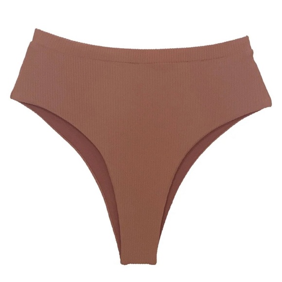 NWT Issa De Mar Lani thong bikini bottom. Ribbed fabric. Color: Rose Rib. SM